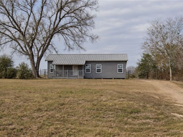 9354 US Highway 183, Yoakum, TX 77995