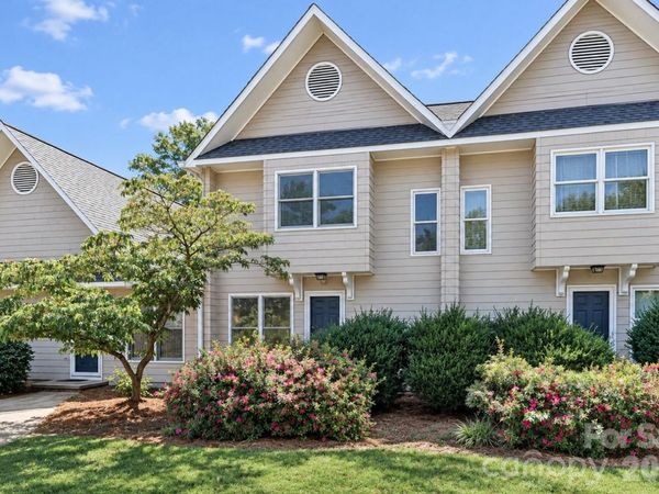 205 S Academy Street , Mooresville, NC 28115