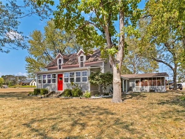 1380 Main Street , Gentry, AR 72734