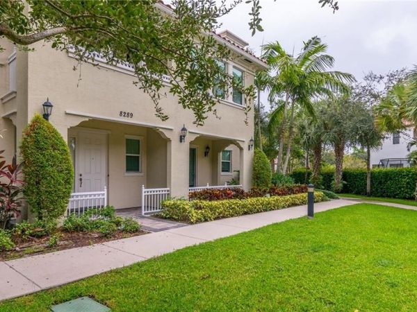 8289 Cascada Isles Drive, Hollywood, FL 33024