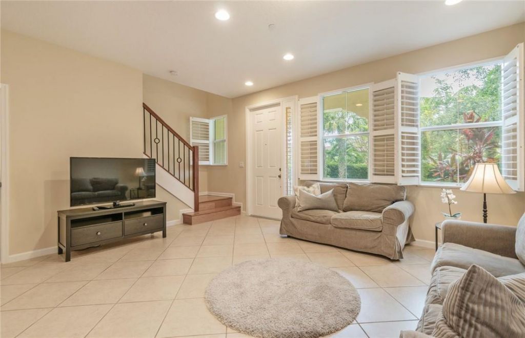 8289 Cascada Isles Drive, Hollywood, FL 33024 Photo