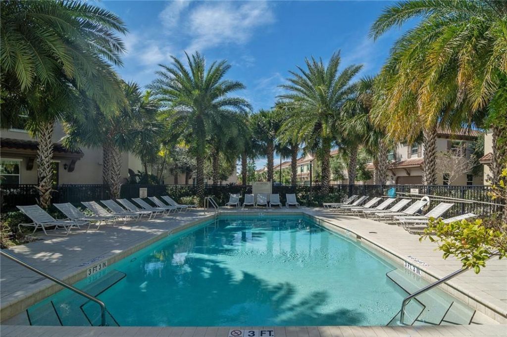 8289 Cascada Isles Drive, Hollywood, FL 33024 Photo