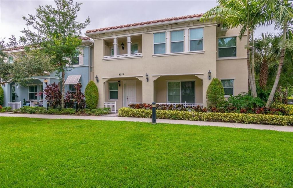 8289 Cascada Isles Drive, Hollywood, FL 33024 Photo