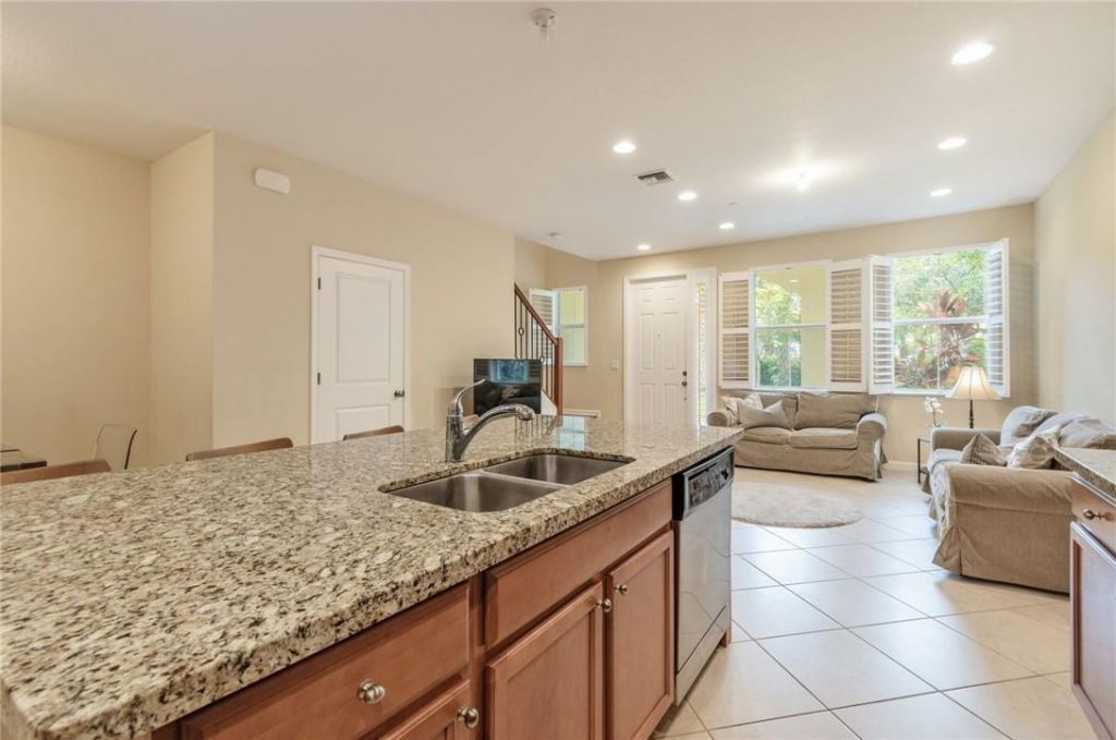8289 Cascada Isles Drive, Hollywood, FL 33024 Photo