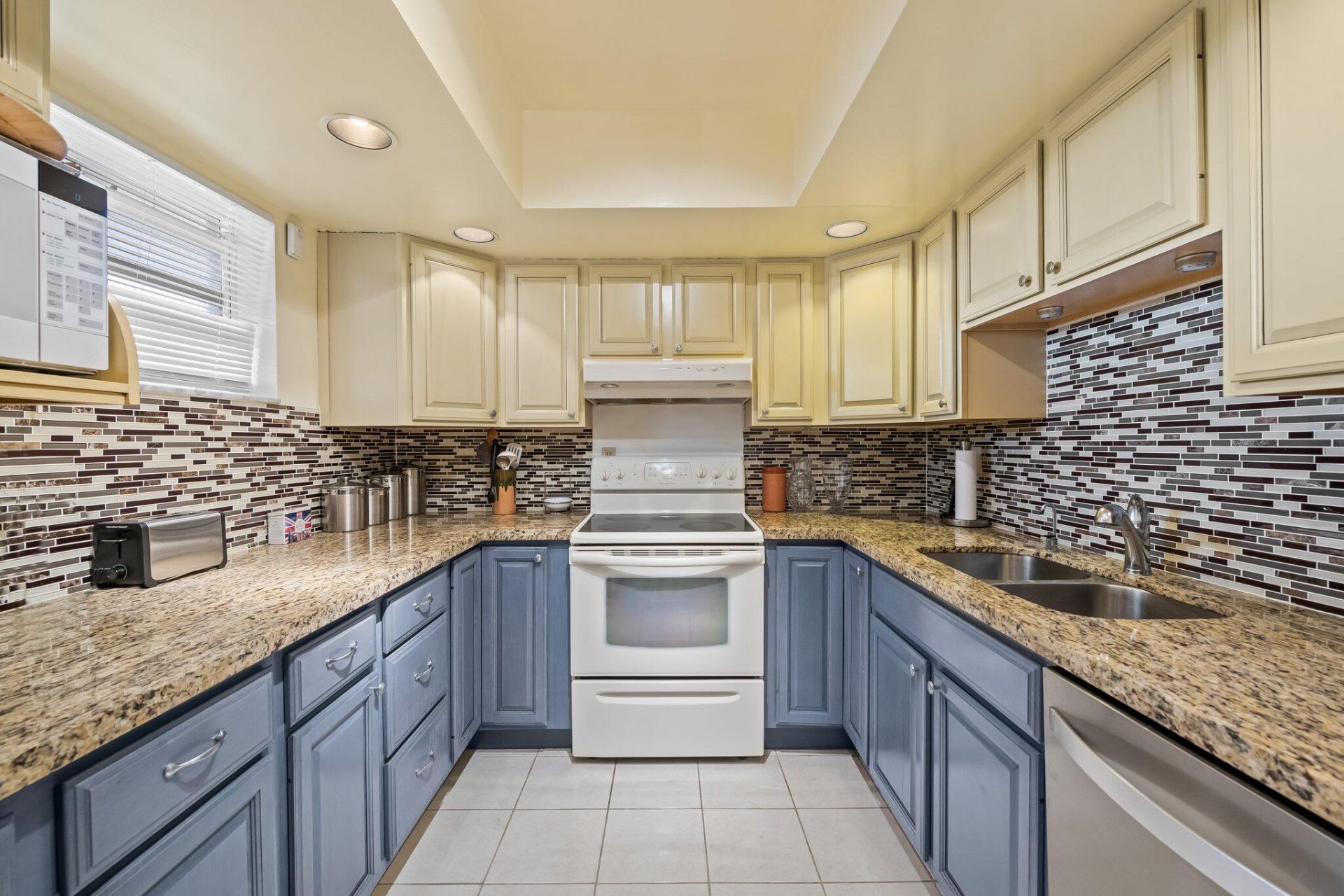 3930 Inverrary Boulevard, Unit 608-D, Lauderhill, FL 33319 Photo