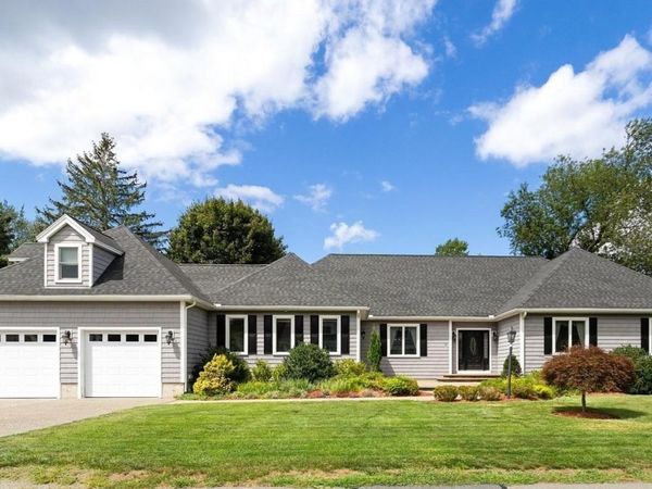 30 Hampden Ave, Burlington, MA 01803
