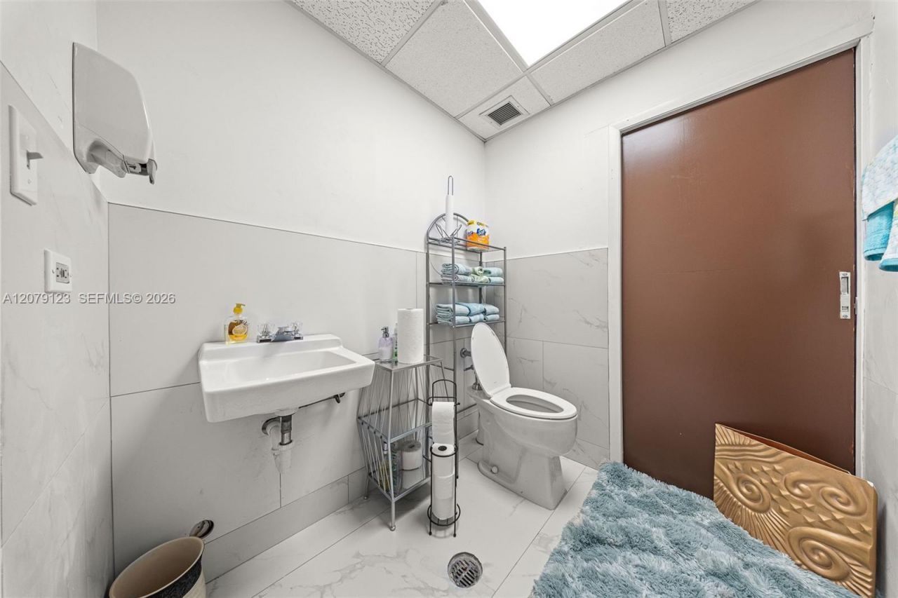 4441 W Sunrise Blvd, Plantation, FL 33313 Photo