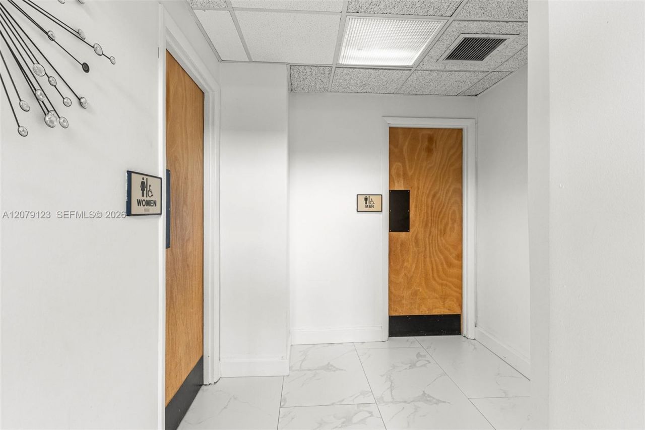 4441 W Sunrise Blvd, Plantation, FL 33313 Photo