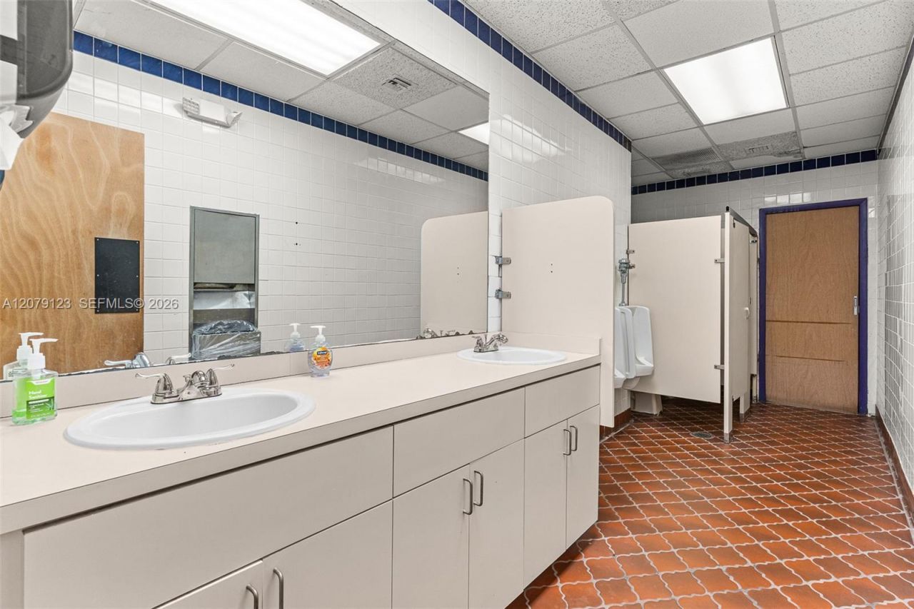 4441 W Sunrise Blvd, Plantation, FL 33313 Photo