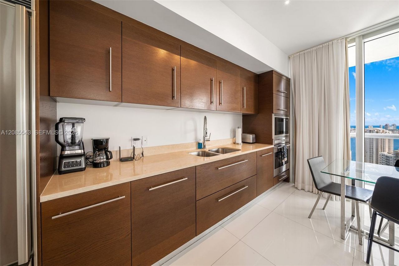 485 Brickell Ave, Unit 4410, Miami, FL 33131 Photo
