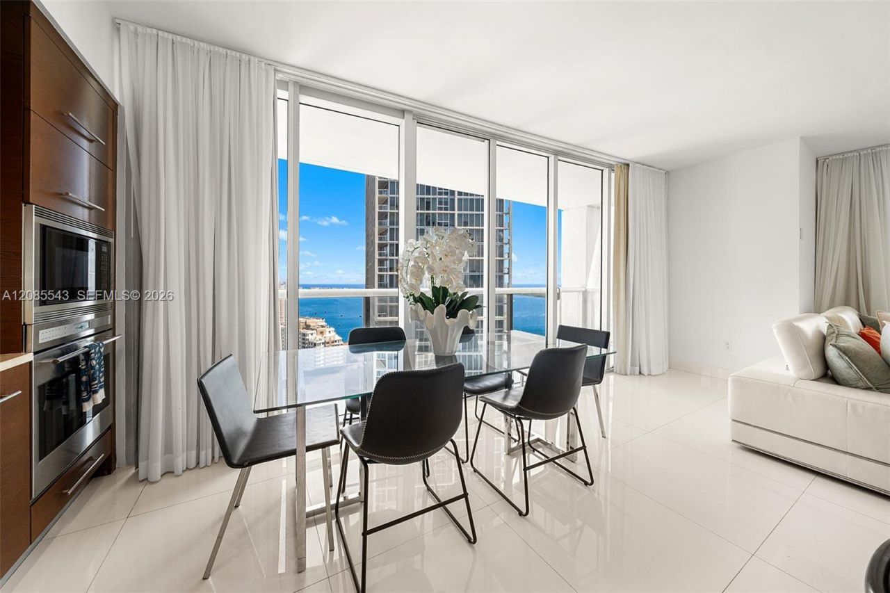 485 Brickell Ave, Unit 4410, Miami, FL 33131 Photo