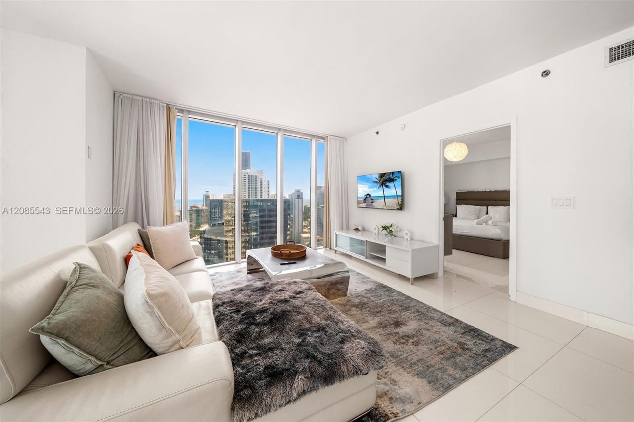 485 Brickell Ave, Unit 4410, Miami, FL 33131 Photo