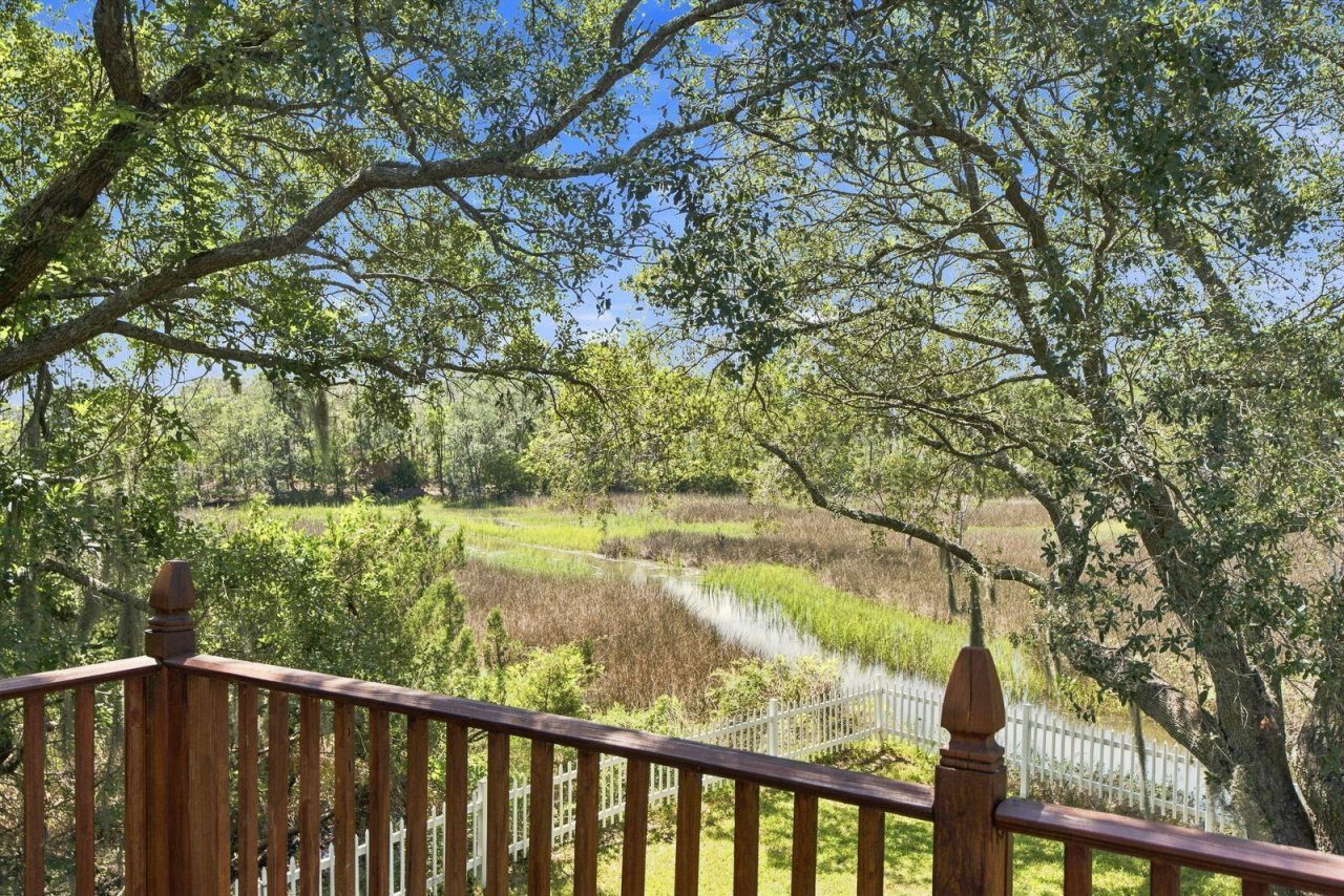 221 Marsh Oaks Drive Photo 10