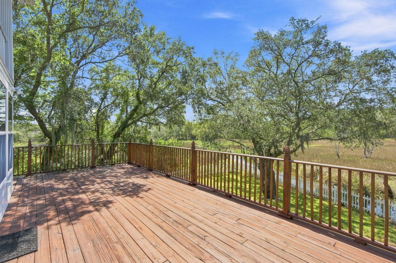 221 Marsh Oaks Drive Photo 12