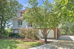 221 Marsh Oaks Drive photo 4