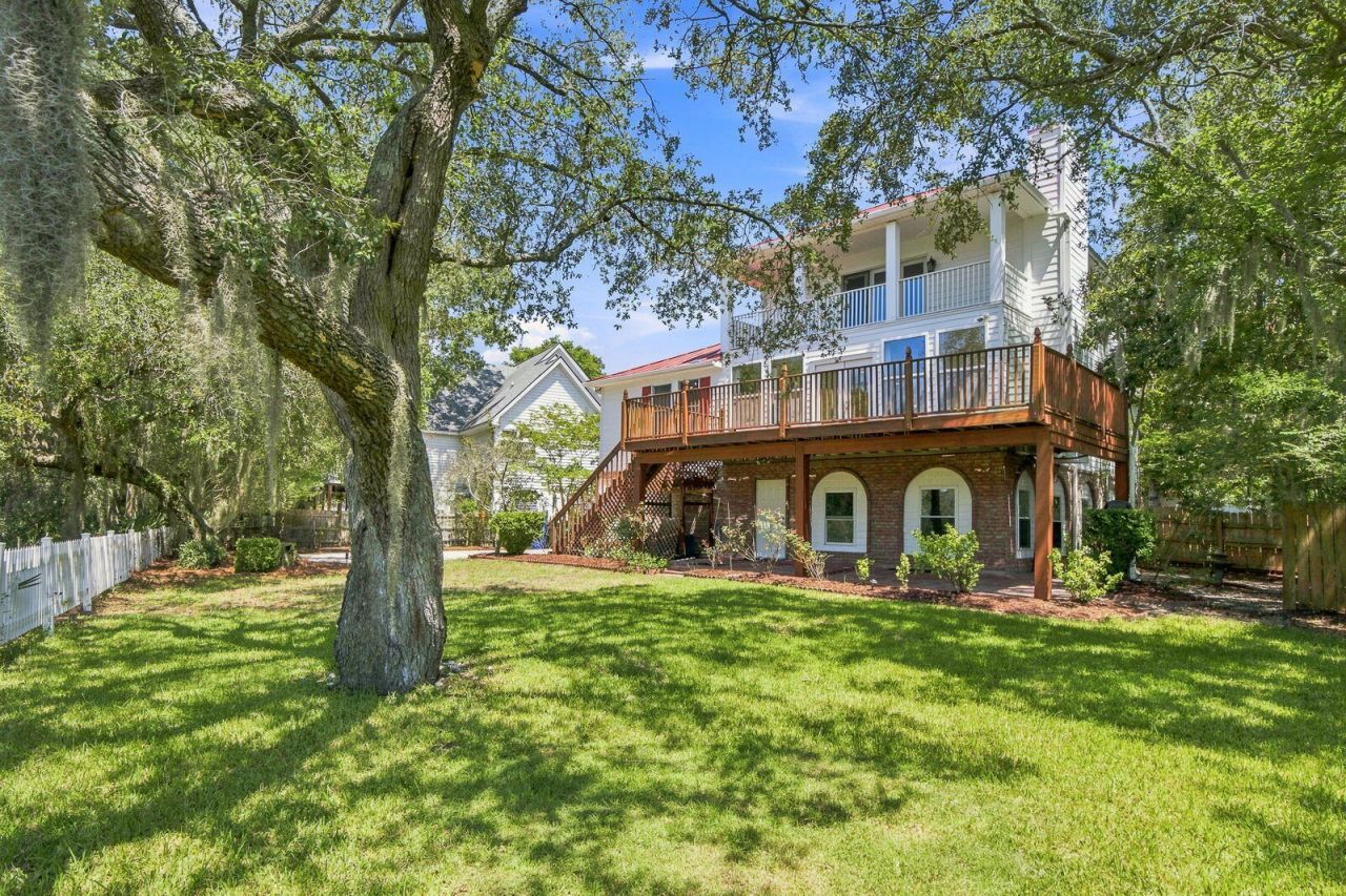 221 Marsh Oaks Drive Photo 5