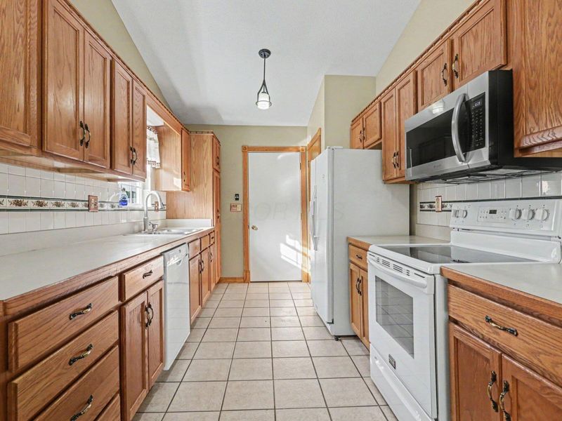 496 Danbury Drive, Lancaster, OH 43130 Photo 12