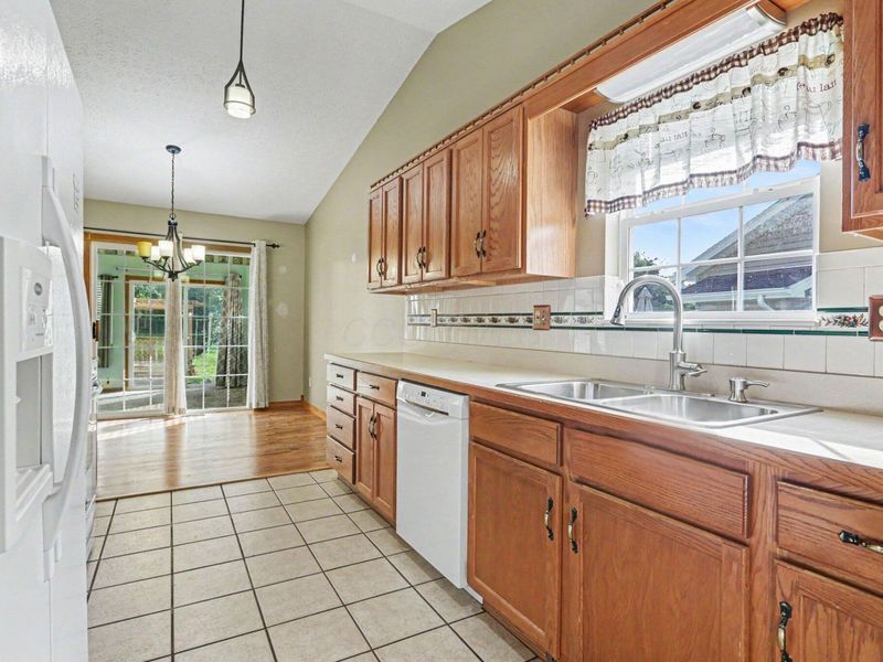 496 Danbury Drive, Lancaster, OH 43130 Photo 13