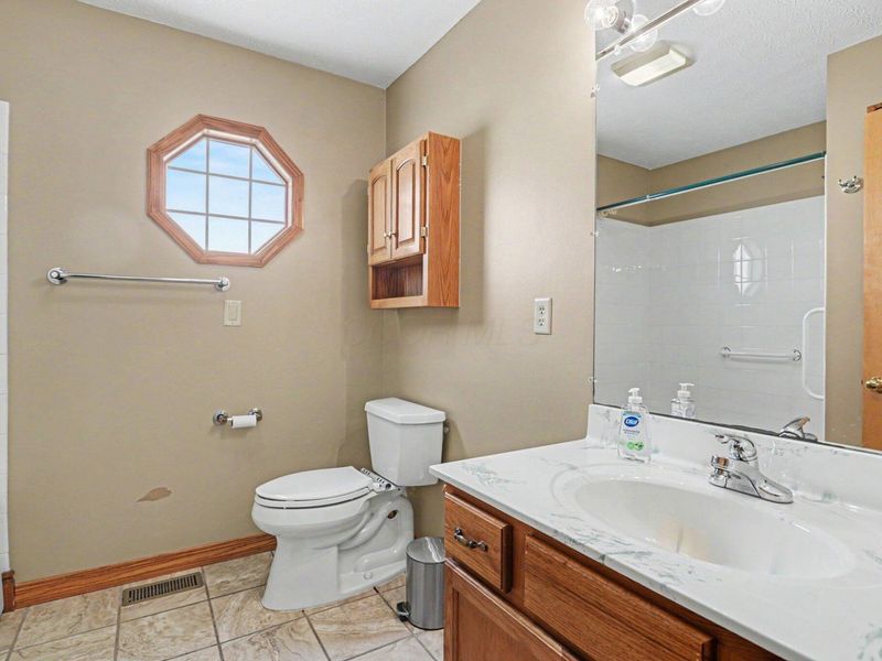 496 Danbury Drive, Lancaster, OH 43130 Photo 19