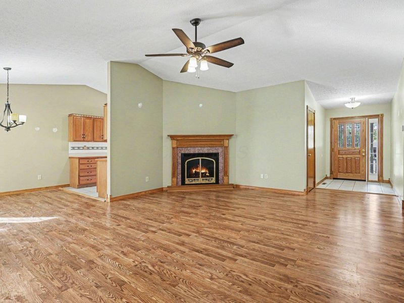 496 Danbury Drive, Lancaster, OH 43130 Photo 5