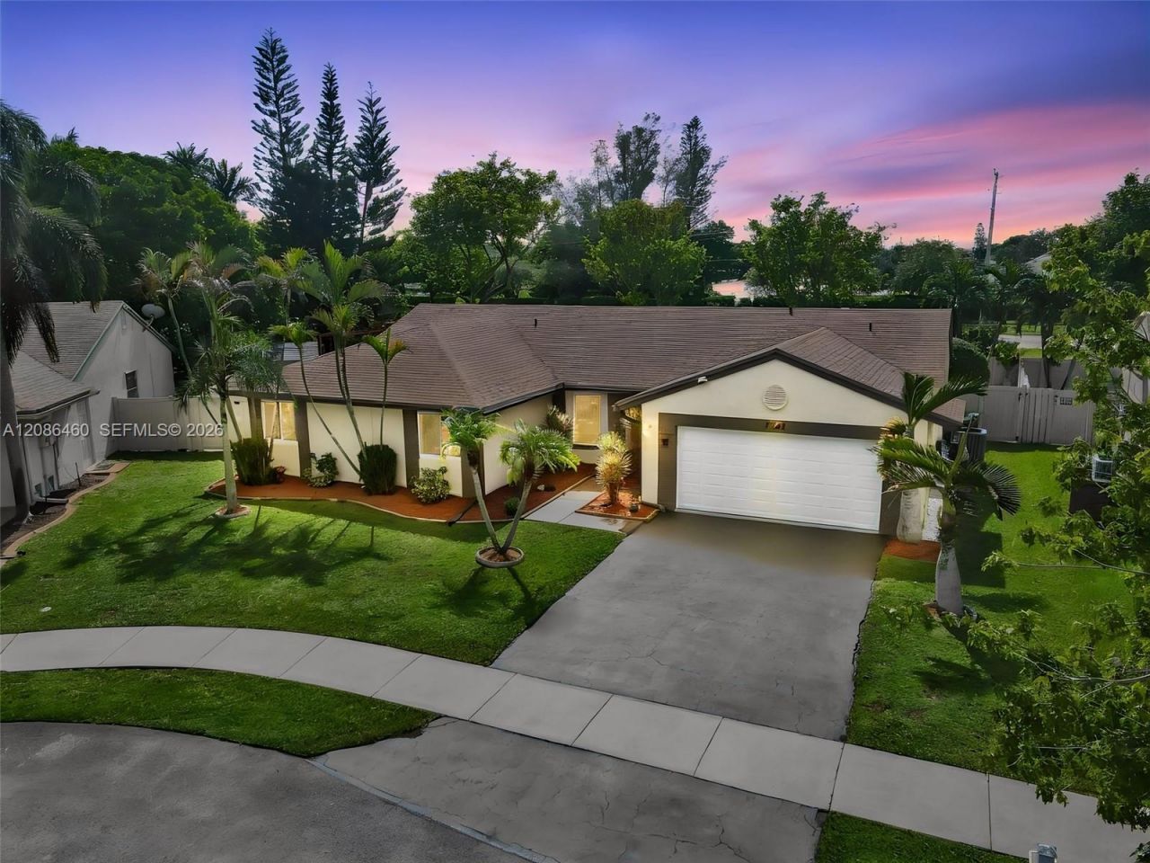 1361 White Stone Way, Davie, FL 33325 Main Photo