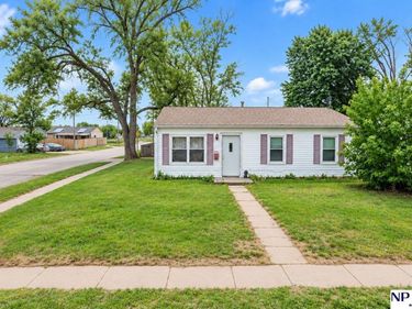 1021 Hiatt Street, Carter Lake, IA 51510
