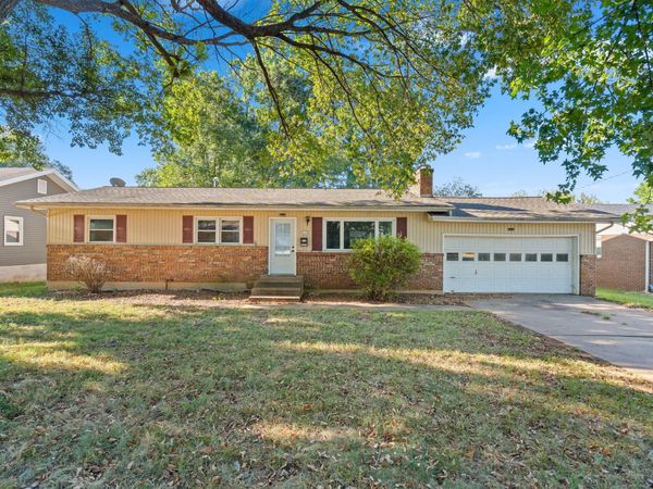 3138 W Crestview Street , Springfield, MO 65807