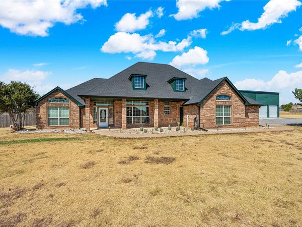 296 Prairie View Drive, Elgin, OK 73538