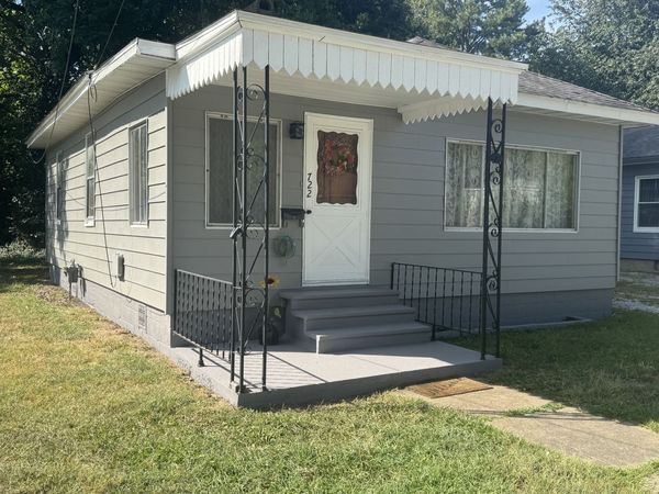 722 E Taylor Street , Benton, IL 62812
