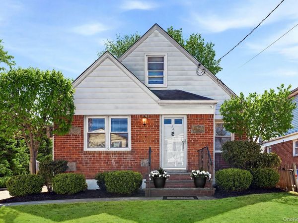 64 W Fenimore Street, Valley Stream, NY 11580