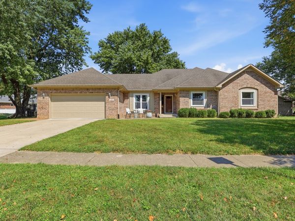 155 Williamsburg Lane , Franklin, IN 46131