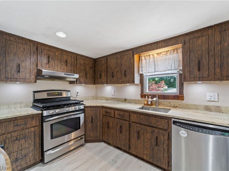 829 Elmwood Avenue, Wickliffe, OH 44092 Photo 10