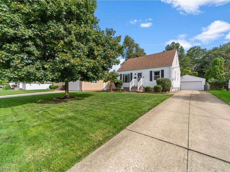 829 Elmwood Avenue, Wickliffe, OH 44092 Photo 2