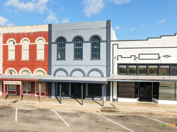 111 E 7th Street , Shiner, TX 77984