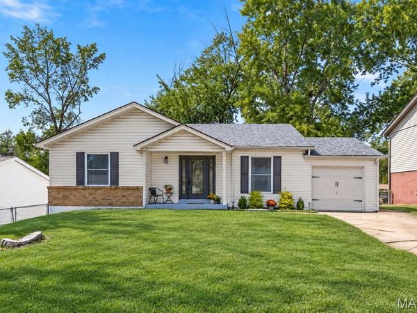 1417 Saint Gregory Lane, St Charles, MO 63304