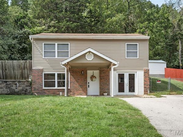2119 Linnus Drive, High Ridge, MO 63049