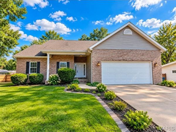 381 High Point Drive, Edwardsville, IL 62025