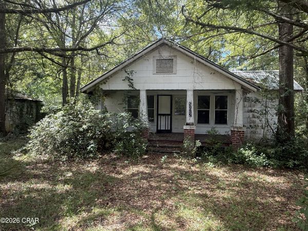 592 Main Street , Chipley, FL 32428