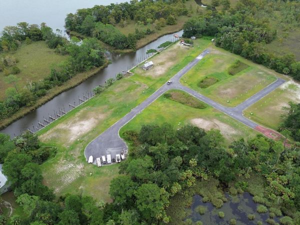 148 Waddell Road , Apalachicola, FL 32320