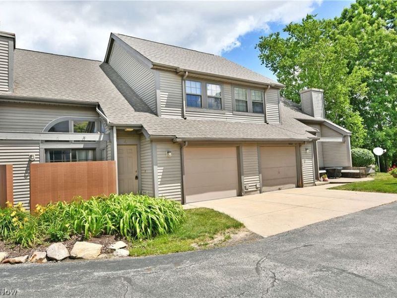4052 Saint Andrews Court, Unit 4, Canfield, OH 44406 Photo 2