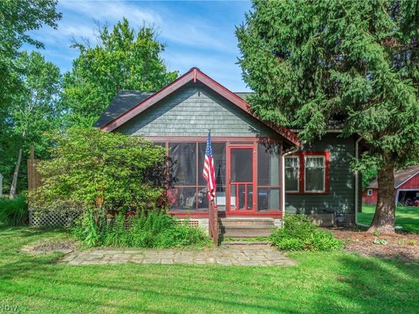 8424 Usher Road , Olmsted Falls, OH 44138