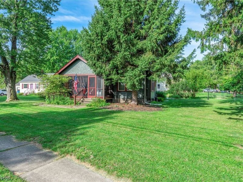 8424 Usher Road, Olmsted Falls, OH 44138 Photo 2