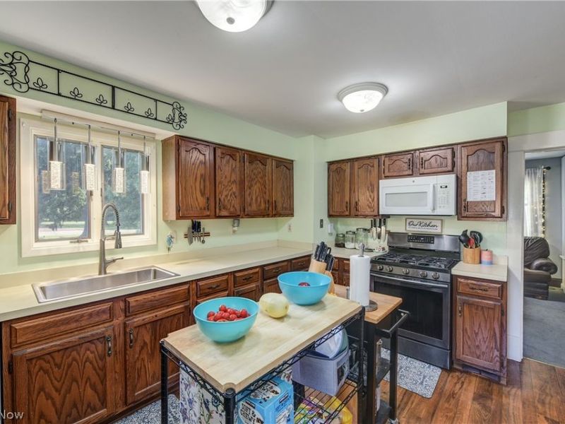 8424 Usher Road, Olmsted Falls, OH 44138 Photo 9