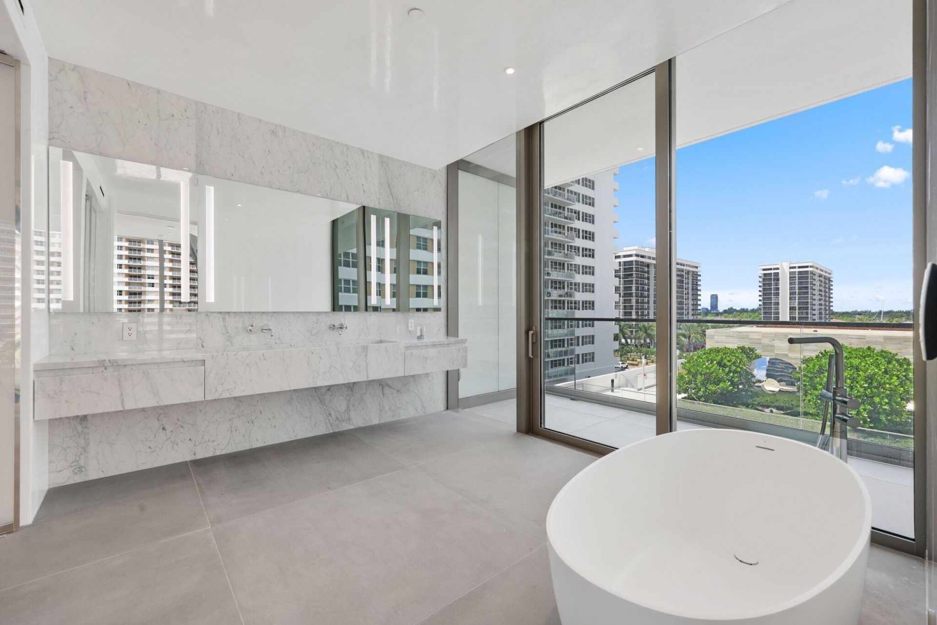 2000 S Ocean Drive, Unit 5A, Hallandale Beach, FL 33009 Photo