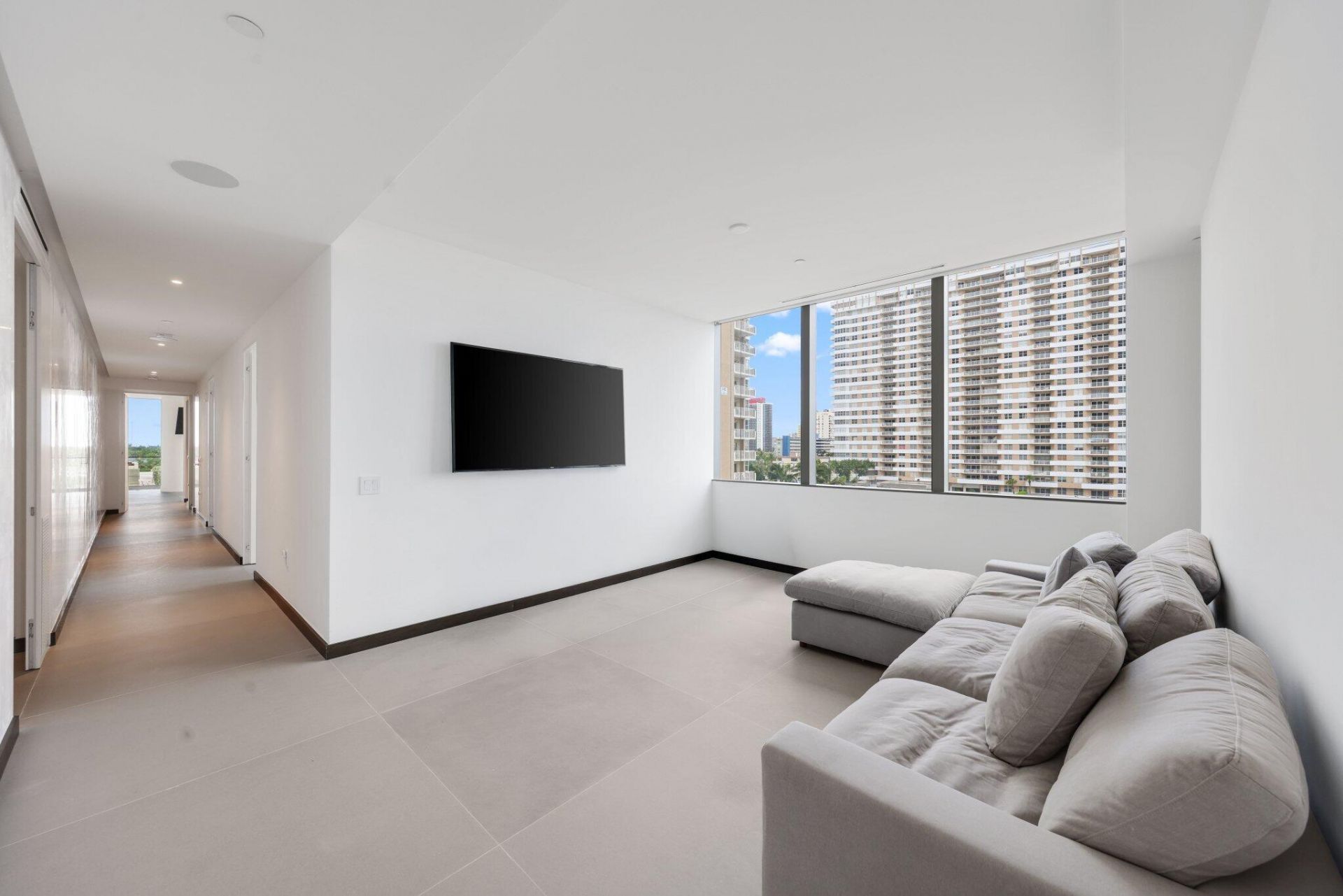 2000 S Ocean Drive, Unit 5A, Hallandale Beach, FL 33009 Photo