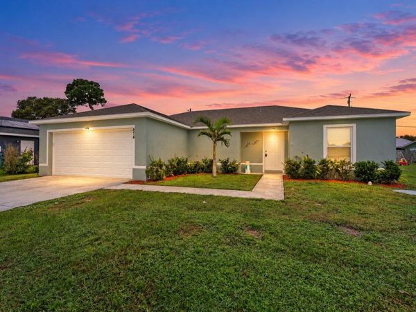 474 NE MAINSAIL Street, Port St. Lucie, FL 34983