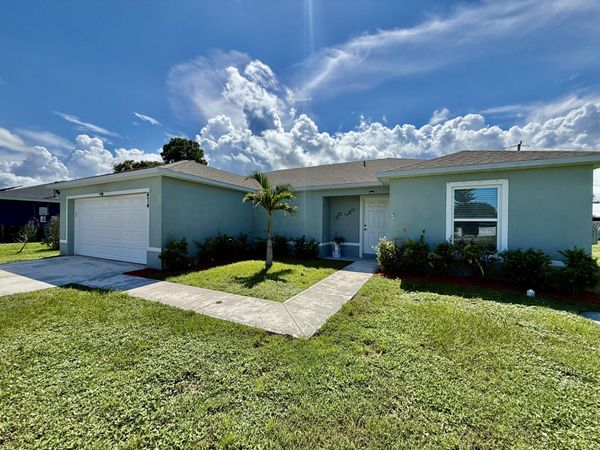 474 NE MAINSAIL Street, Port St. Lucie, FL 34983
