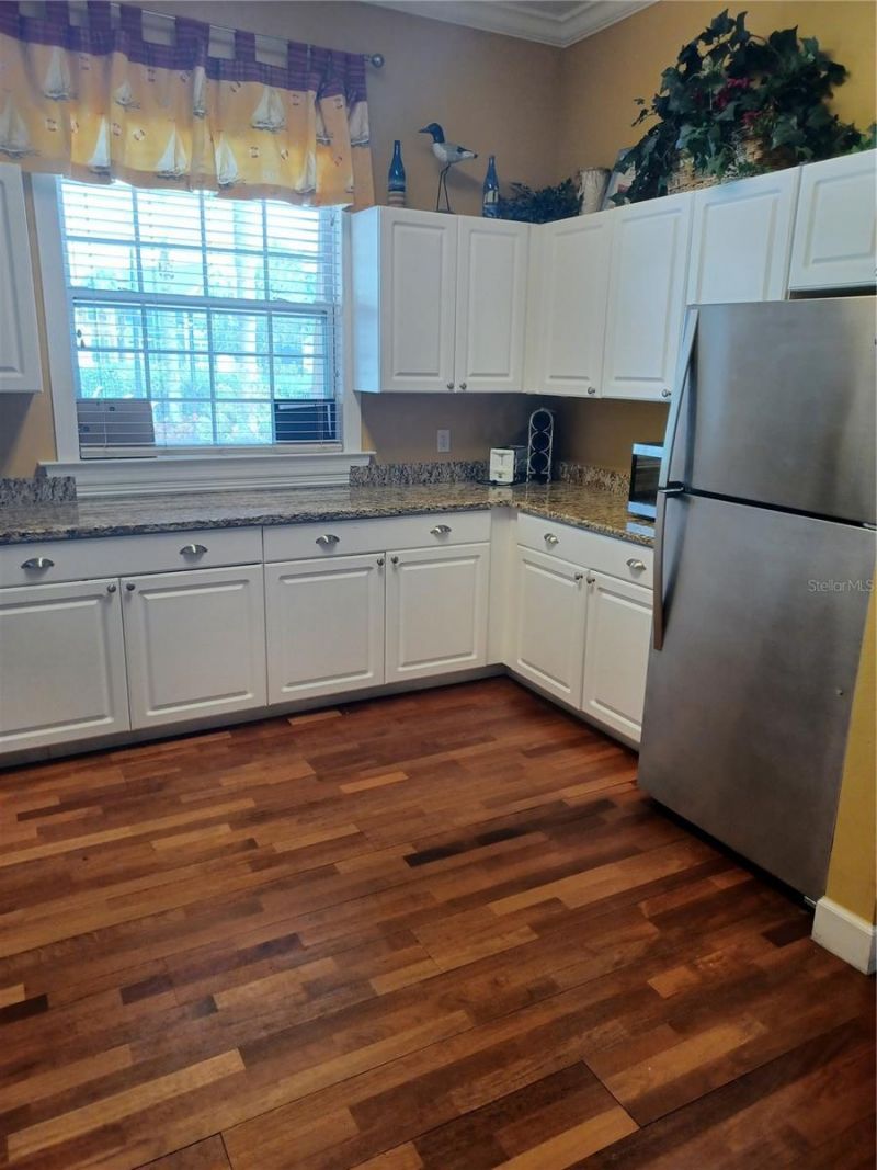 5570 Rosehill Road, Unit 102, Sarasota, FL 34233 Photo