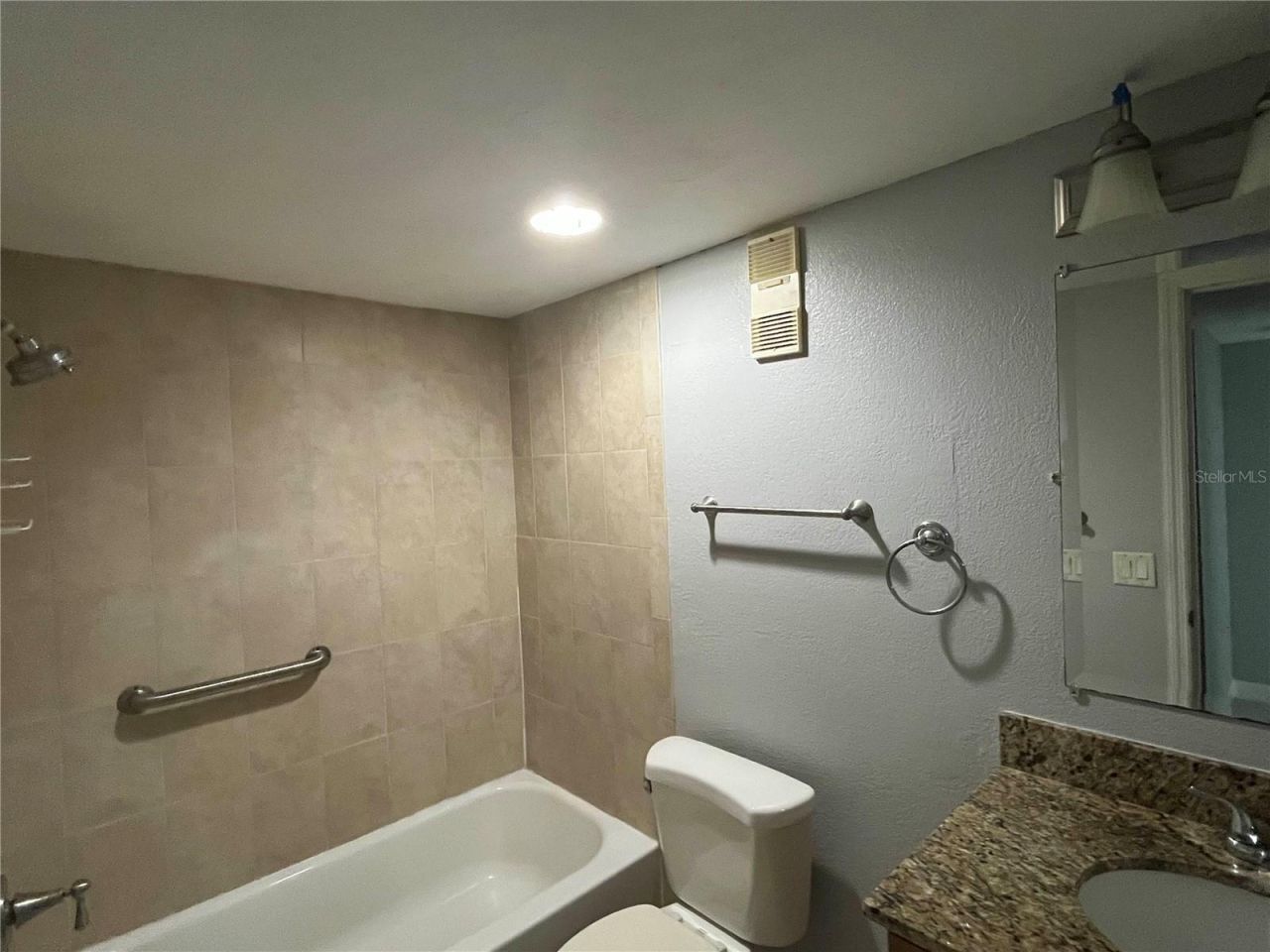 2740 Coconut Bay Ln Lane, Unit 3310 (3J), Sarasota, FL 34237 Photo