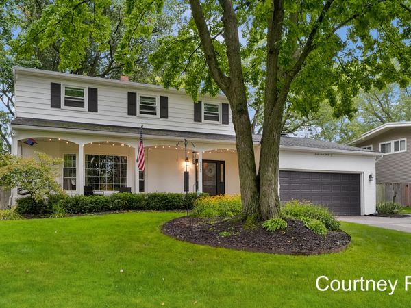 2726 Hampshire Boulevard SE, East Grand Rapids, MI 49506